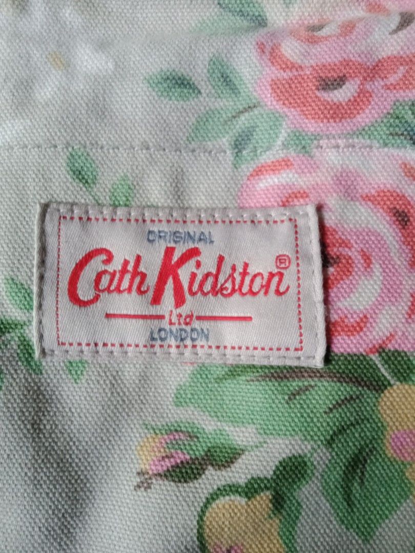 Cath kidston Crossbody large size (Category: Luxury Bags & Wallets) located in Manila. Submitted by smicolen (Listing ID 1293980958, Image 3). Description: Cath kidston Crossbody bag/totebag Large size fabric material has minor issue faded inside.