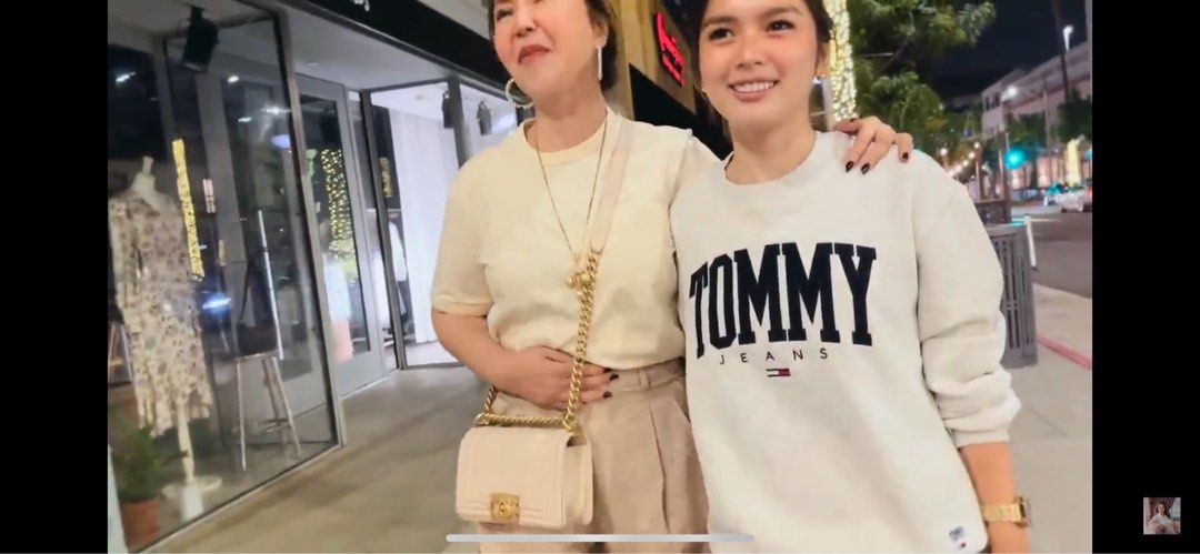 Chanel Small Leboy White (Category: Luxury Bags & Wallets) located in Makati City. Submitted by sparks.joy (Listing ID 1293959552, Image 2). Description: 💯 Guaranteed Authentic Complete set with store receipt From rue cambon paris (white box) Caviar white leboy small Aged gold Highly sought after size and color!🤍 .