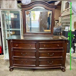 Chest drawer with mirror / Vanity Table / Dresser