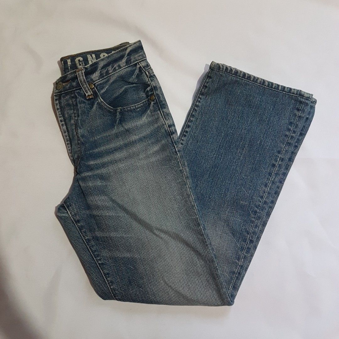 chevignon hard denim kick flare jeans (Category: Jeans) located in Iloilo. Submitted by achikai (Listing ID 1293923082, Image 2). Description: REALLY NICEEEE BUT TOO BIG ON ME 😢 best fits tall frames! size: 24-25.