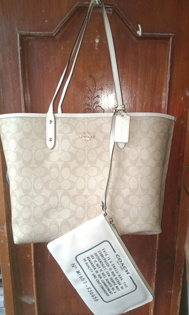 Authentic COACH reversible Tote bag (Category: Luxury Bags & Wallets) located in Manila. Submitted by smicolen (Listing ID 1293962320, Image 2). Description: Authentic COACH Reversible tote bag minimal issue handle rubber lining Ykk zip made in Vietnam.