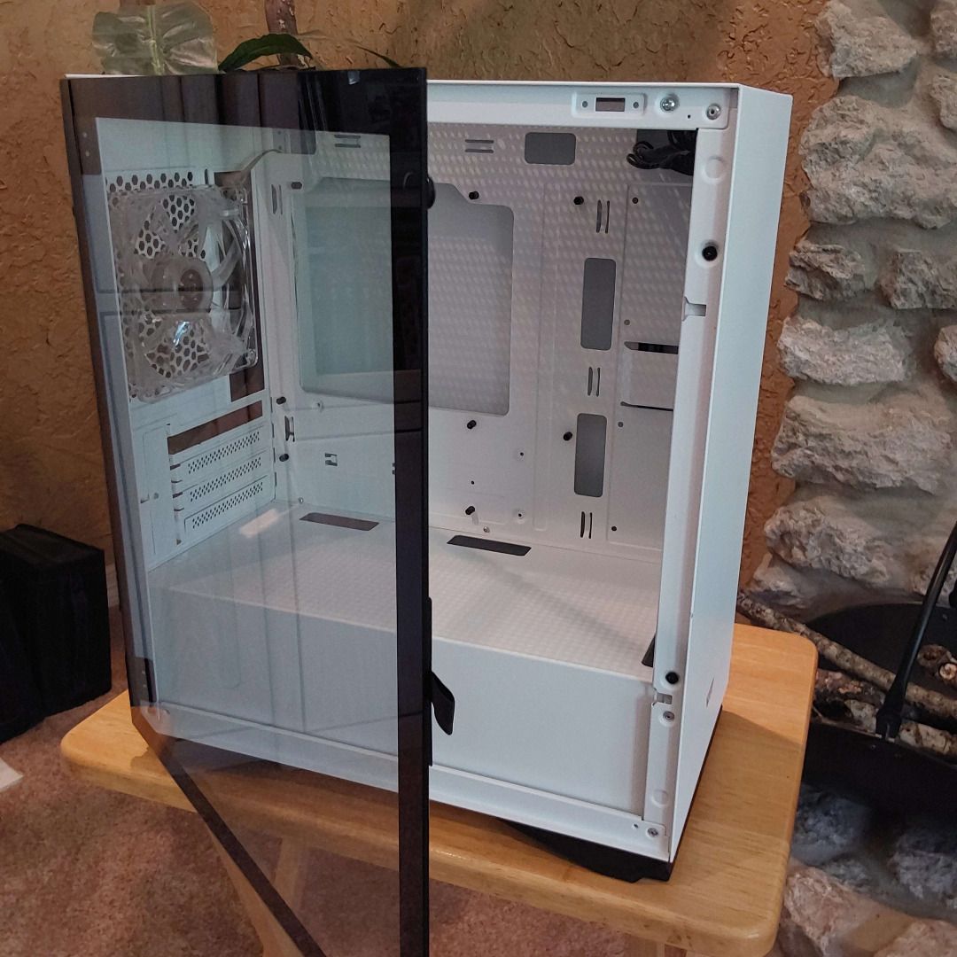 DarkFlash DLM 22 Computer Case (Category: Desktops) located in Tarlac. Submitted by aevii (Listing ID 1294006963, Image 2). Description: DarkFlash DLM22 Specifications: Motherboard Support: Micro ATX / ITX / Mini ITX Case Material: Tempered glass and metal Dimensions: Height: 425mm, Width: 208mm, Depth: 360mm Max GPU Clearance: 330mm Max CPU Cooler Clearance: 160mm Drive Bays: SSD/HDD: 1/2 or 3/2 Fan Support: Top: 120mm2 or 140mm2, Front: 120mm2,