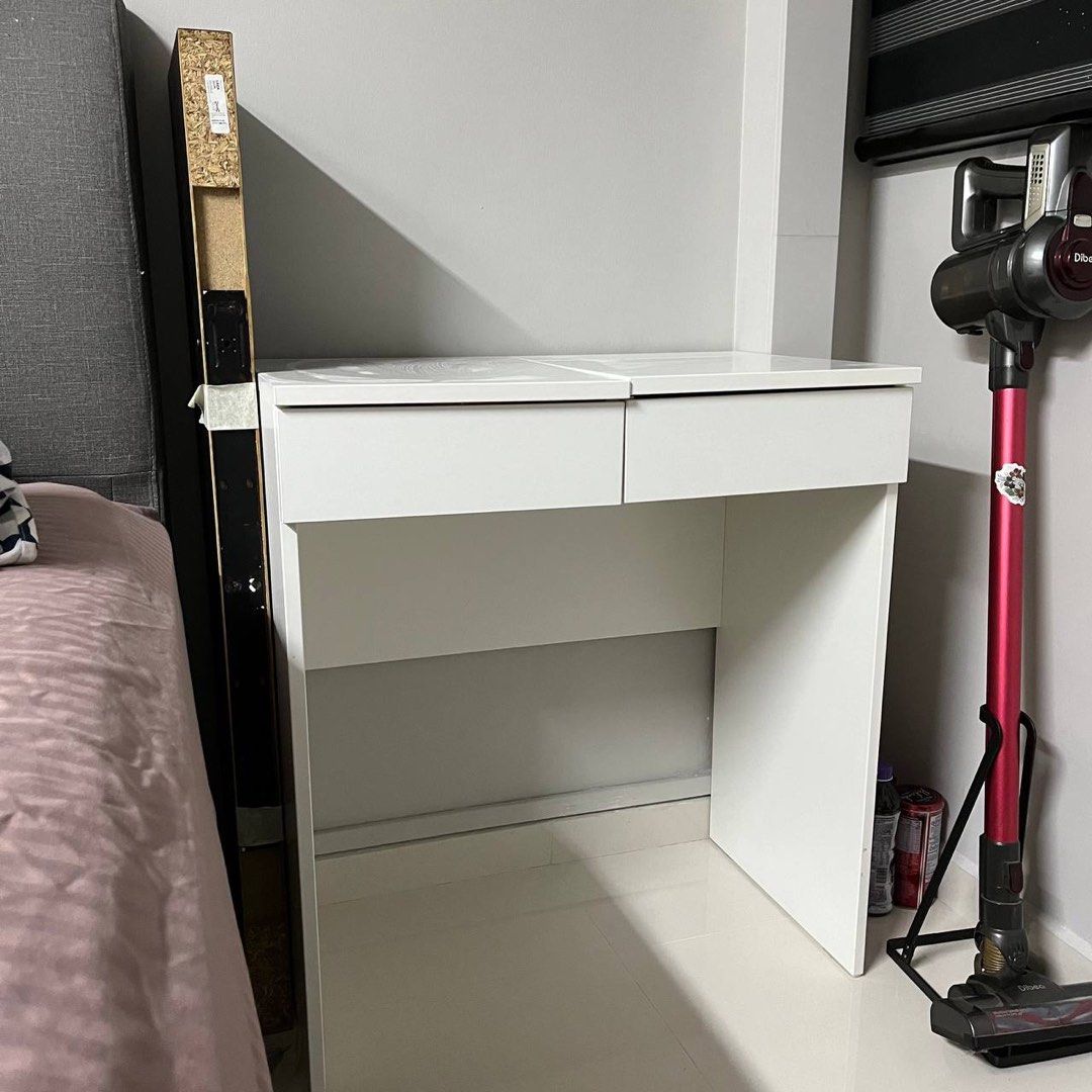 Dressing Table (Category: Tables & Sets) located in Singapore. Submitted by marioinsilence (Listing ID 1294053216, Image 1). Description: Selling away this Dressing table for $100 can nego!.
