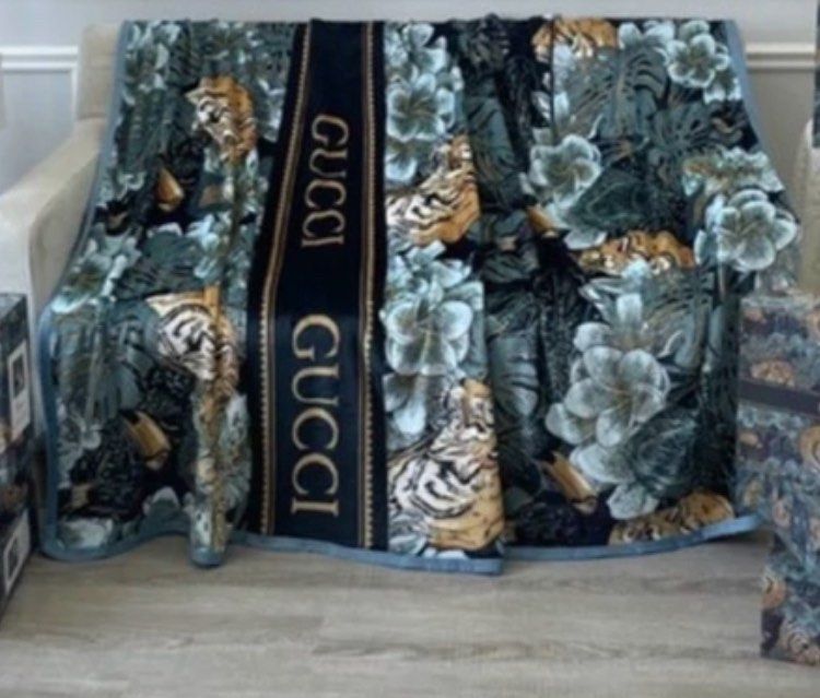 Gucci fleece blanket new arrivals