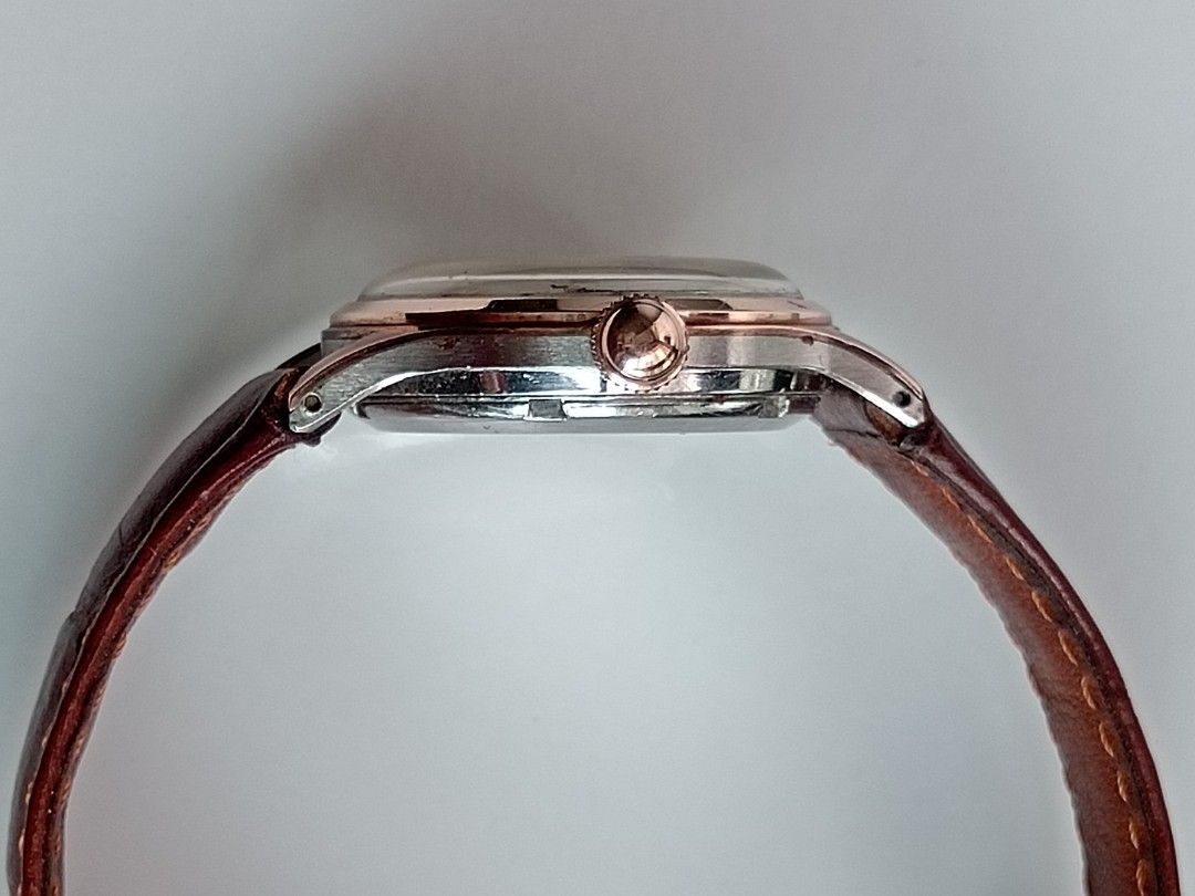 HESSO Automatic (Category: Men's Watches) located in Singapore. Submitted by epicstar.1757cb (Listing ID 1293975366, Image 3). Description: Vintage wristwatch Pink gold rim and crown Numerous dial Water proof Swiss made Stainless steel back Diameter without crown 28mm Keep good time.