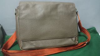 Louis Vuitton, District Patent leather bag.