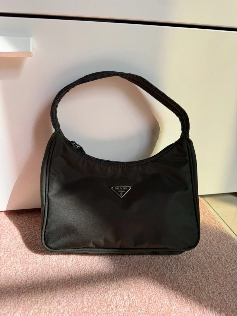 Prada hobo 2000 vintage (不議價）直匯款10000