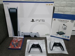Ps5 disc.ed complete with box 2 controllers and spiderman 2