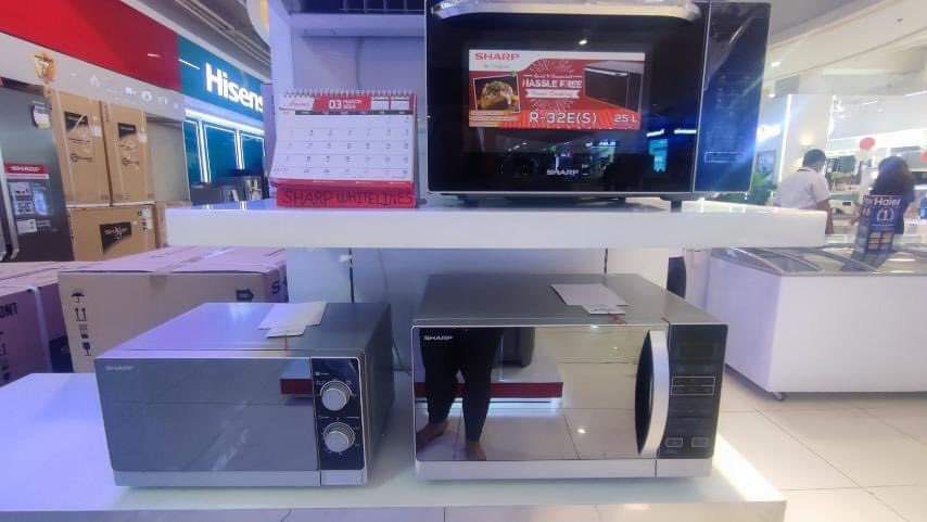 SHARP MICROWAVE OVEN (Category: Ovens & Toasters) located in Quezon City. Submitted by annys.online (Listing ID 1294019904, Image 1). Description: SHARP MICROWAVE OVEN R-20A(s) SRP 4,398 Cash 3,900 R-61E(S) SRP 4,698 CASH 4,300 R-72A(S) SRP 6,298 CASH 5,600 R-32E(S) SRP 5,898 CASH 5,300 Brand new and sealed with warranty and receipt 7 days replacement 1 yr warranty on parts and service Pick up / Viewing in the store located in Makati and San Juan