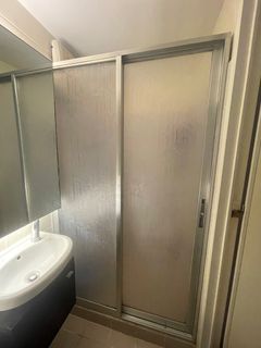 Shower divider enclosure aluminum glass