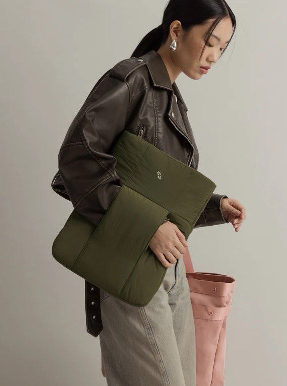 The Paper Bunny Laptop Pod (Category: Laptop Bags & Sleeves) located in Manila. Submitted by msgme (Listing ID 1293934241, Image 1). Description: No more on hand; PRE ORDER ONLY - no to fussy and impatient buyers please :) Message for available colors.