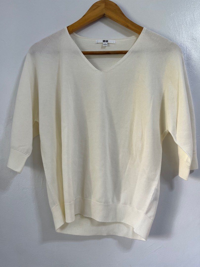 Uniqlo V neck 3/4 sleeves (Category: Blouses) located in Paranaque City. Submitted by stelaspreloved (Listing ID 1294036771, Image 2). Description: .