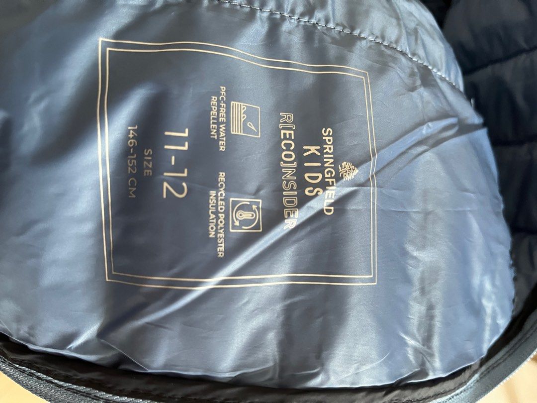 Winter Jacket (Category: Coats, Jackets and Outerwear) located in Singapore. Submitted by giops (Listing ID 1293966738, Image 3). Description: This a kids size 11-12 jacket but it fits a S/M adult . Brand new bought as a gift for a friend but she didn’t want it . .