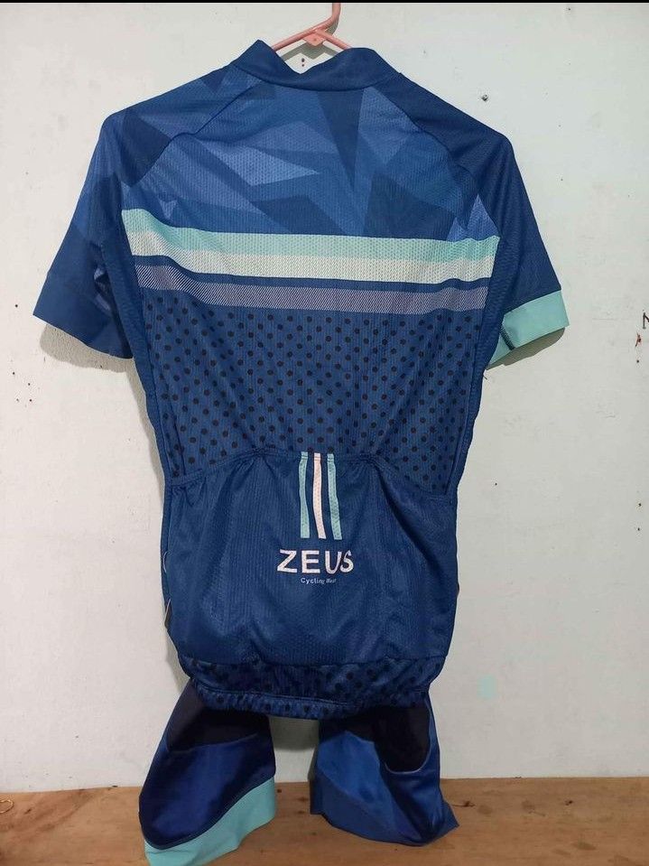 Zeus cycling jersey set small (Category: Activewear) located in Pasig City. Submitted by dfmartin (Listing ID 1294066674, Image 2). Description: Zeus cycling jersey set jersey and bibshorts small 800for the set unloading and downsizing, using xxs and xxxs Price is firm.