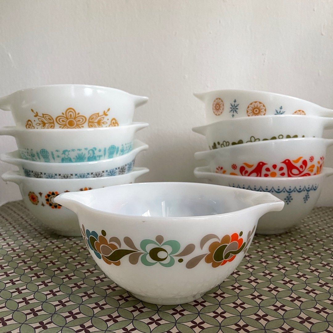 1 piece - Vintage JAJ ( Pyrex England ) Carnaby Tempo 441 Cinderella mixing bowl (Category: Cookware & Accessories) located in Singapore. Submitted by just_one_suitcase_2 (Listing ID 1294192401, Image 1). Description: Please click on READ MORE to get the full item description ⬇️ This listing is for 1 piece 441 ( model number) Carnaby Tempo mixing bowl. 1 hard to find 441 mixing bowl featuring the early 1970’s Carnaby Tempo pattern. This pattern i