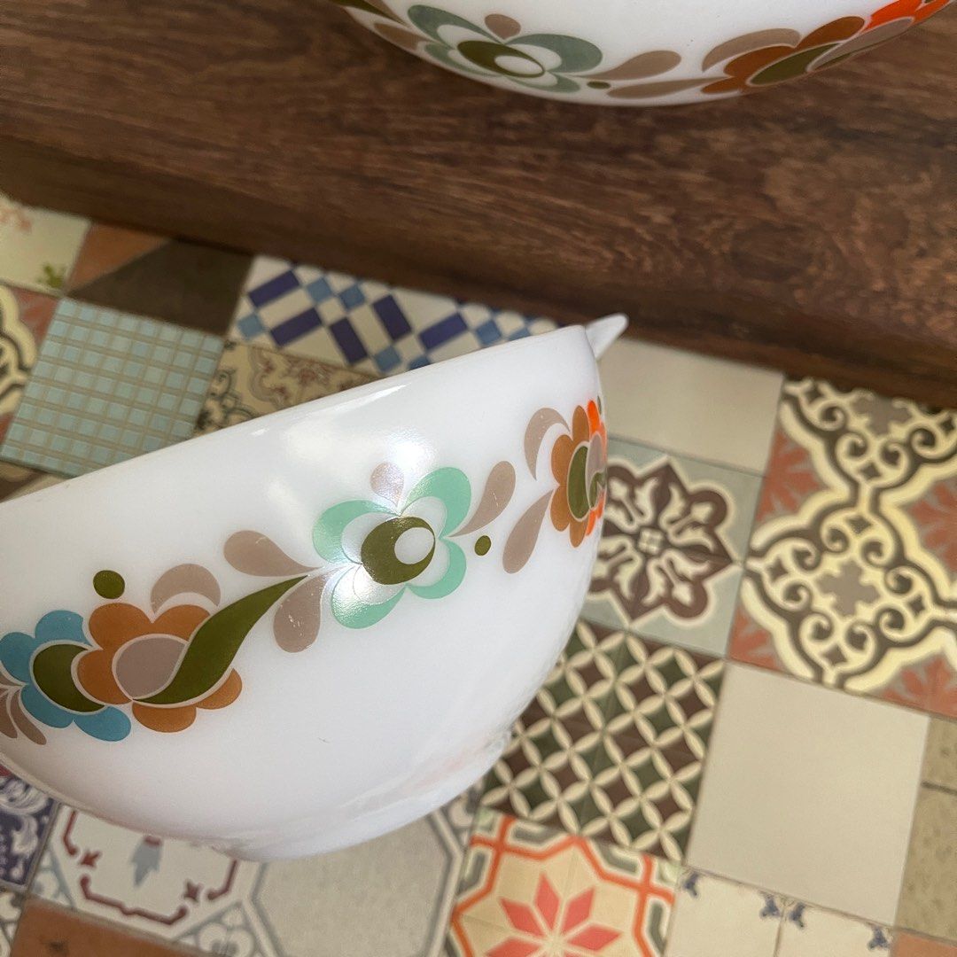 1 piece - Vintage JAJ ( Pyrex England ) Carnaby Tempo 441 Cinderella mixing bowl (Category: Cookware & Accessories) located in Singapore. Submitted by just_one_suitcase_2 (Listing ID 1294192401, Image 2). Description: Please click on READ MORE to get the full item description ⬇️ This listing is for 1 piece 441 ( model number) Carnaby Tempo mixing bowl. 1 hard to find 441 mixing bowl featuring the early 1970’s Carnaby Tempo pattern. This pattern i