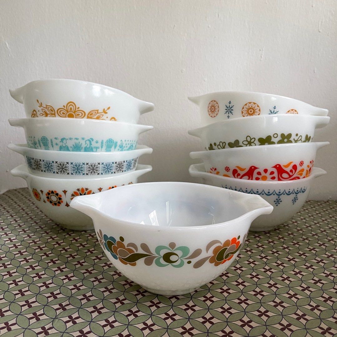 1 piece - Vintage JAJ ( Pyrex England ) Carnaby Tempo 441 Cinderella mixing bowl (Category: Cookware & Accessories) located in Singapore. Submitted by just_one_suitcase_2 (Listing ID 1294192401, Image 3). Description: Please click on READ MORE to get the full item description ⬇️ This listing is for 1 piece 441 ( model number) Carnaby Tempo mixing bowl. 1 hard to find 441 mixing bowl featuring the early 1970’s Carnaby Tempo pattern. This pattern i