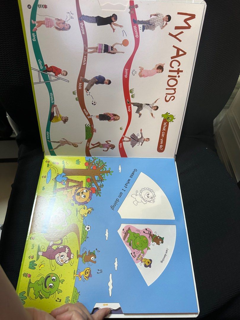 ⭐️全新⭐️About Me(幼兒可轉動的英文圖書), 興趣及遊戲, 書本& 文具, 兒童書籍- Carousell