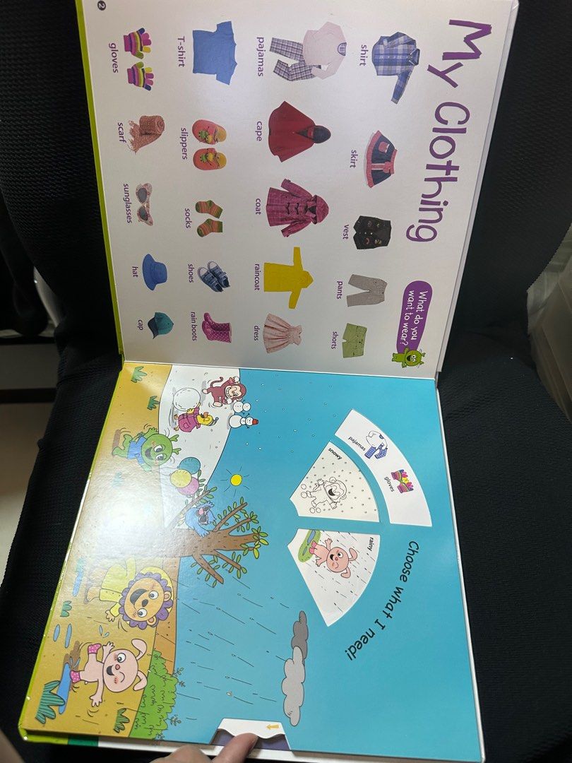 ⭐️全新⭐️About Me(幼兒可轉動的英文圖書), 興趣及遊戲, 書本& 文具, 兒童書籍- Carousell