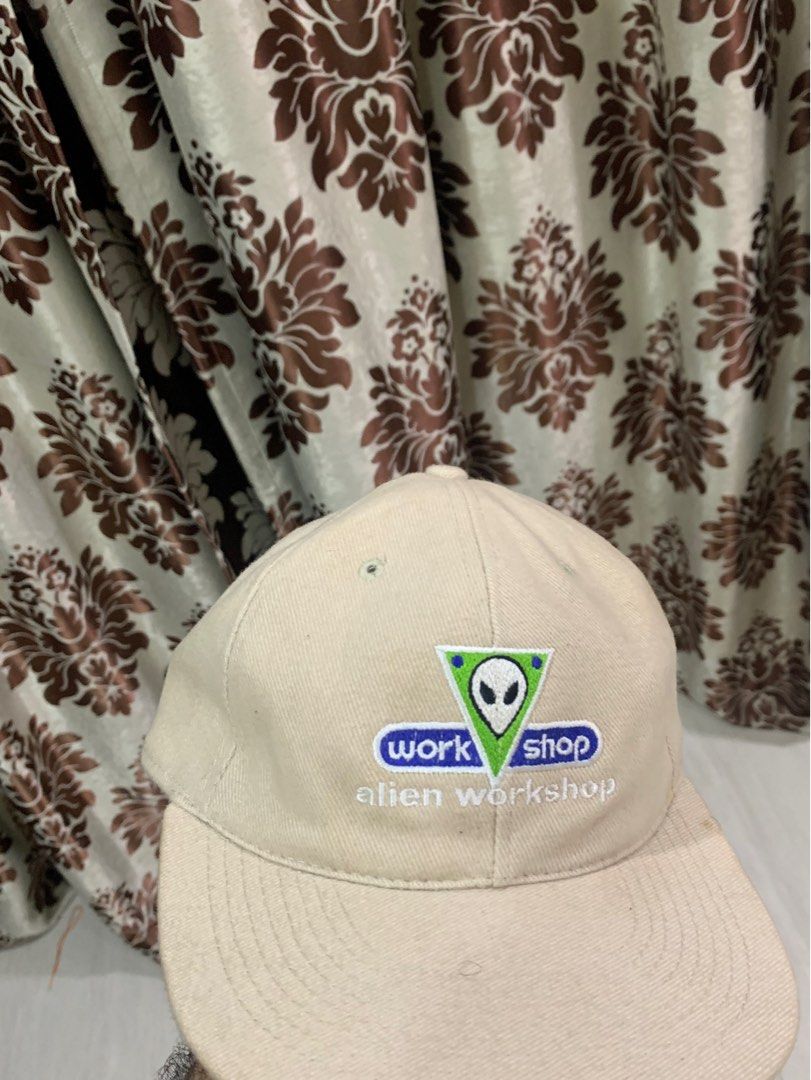 Alien workshop cap (Category: Cap & Hats) located in Selayang. Submitted by chronic88 (Listing ID 1294273977, Image 1). Description: Condition baik Stain sikit boleh bersihkan Sudu tegak Tali cantik .