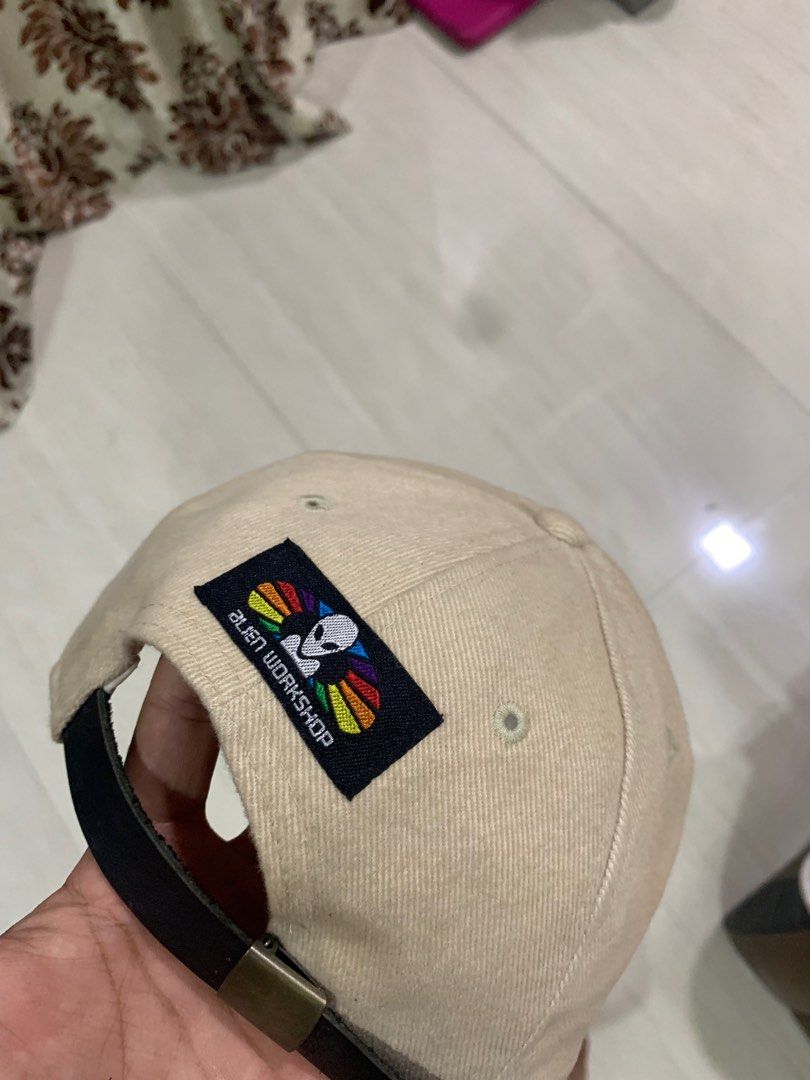 Alien workshop cap (Category: Cap & Hats) located in Selayang. Submitted by chronic88 (Listing ID 1294273977, Image 2). Description: Condition baik Stain sikit boleh bersihkan Sudu tegak Tali cantik .