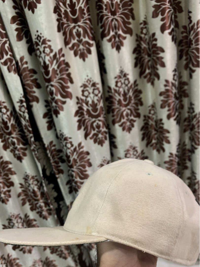 Alien workshop cap (Category: Cap & Hats) located in Selayang. Submitted by chronic88 (Listing ID 1294273977, Image 3). Description: Condition baik Stain sikit boleh bersihkan Sudu tegak Tali cantik .