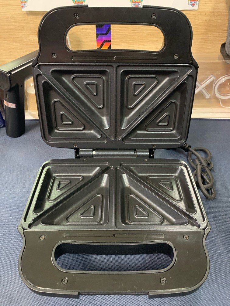 Anko Sandwich Maker Matt Black 220volts (Category: Coffee Machines & Makers) located in Pasay City. Submitted by ayinong168 (Listing ID 1294155746, Image 3). Description: Item is in excellent condition working 220volts with issue missing lock pm for order .