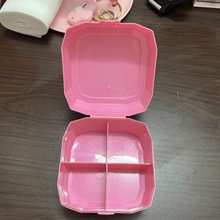Beauty blender container