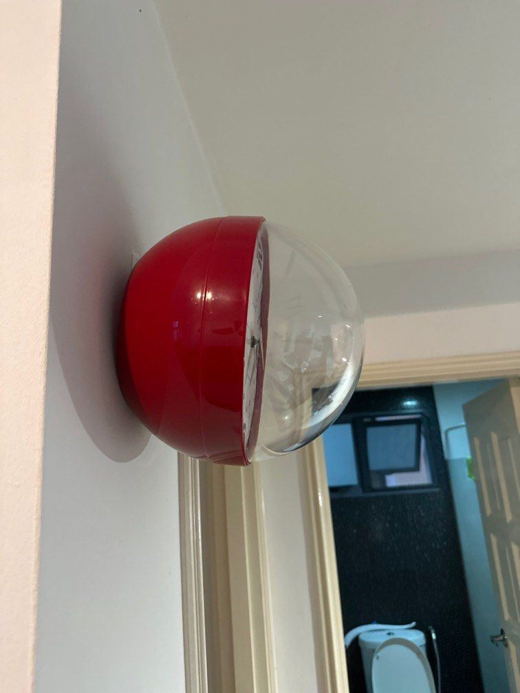 Bubble Clock (Category: Clocks) located in Singapore. Submitted by yohoho (Listing ID 1294207682, Image 2). Description: .