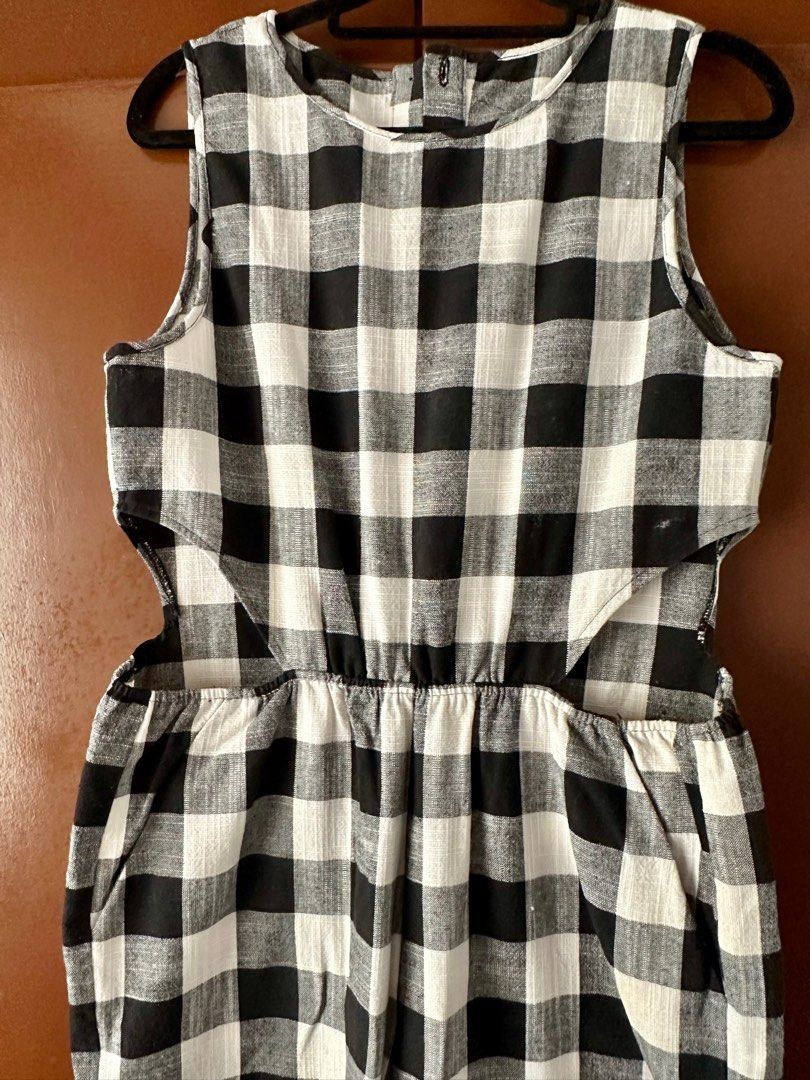 Checkered Sexy Jumpsuit (Category: Rompers) located in Mandaluyong City. Submitted by layntev (Listing ID 1294254010, Image 2). Description: Legit linen cloth. Used only once. .