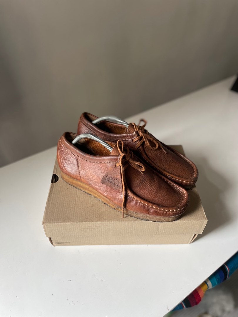 clarks wallabee, Fesyen Pria, Sepatu , Sneakers di Carousell