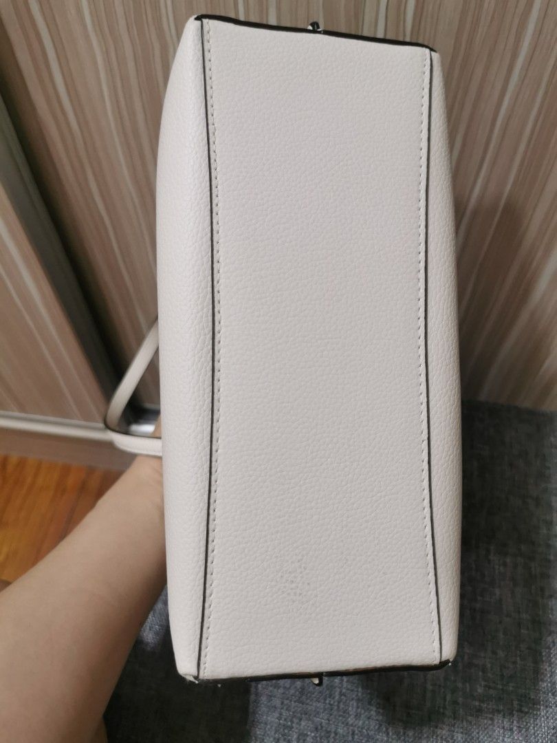 Coach Mollie 25 (Category: Luxury Bags & Wallets) located in Manila. Submitted by goods4all (Listing ID 1294205196, Image 3). Description: Chalk color. Purchased from US Coach outlet. RFS : wrong purchase, wanted the willow tote.