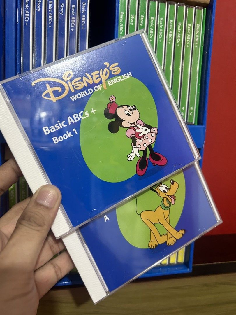 DISNEY WORLD OF ENGLISH - SET CD, Hobbies & Toys, Music & Media