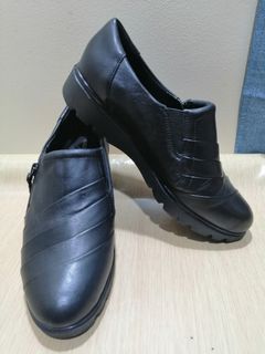 Easy Spirit Size 7.5 Women Leather Slip-On Shoes