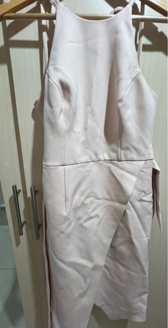 Ever New Cream Halter Dress (Category: Evening dresses & gowns) located in Mandaue City. Submitted by danielle___cebu (Listing ID 1294190004, Image 2). Description: Decluttering..