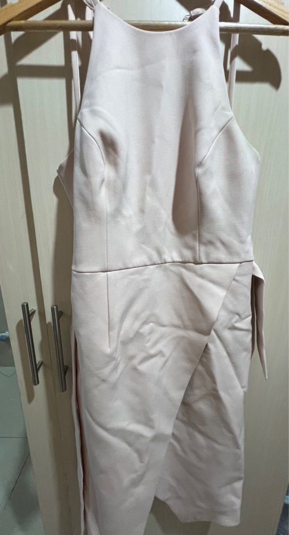Ever New Cream Halter Dress (Category: Evening dresses & gowns) located in Mandaue City. Submitted by danielle___cebu (Listing ID 1294190004, Image 3). Description: Decluttering..