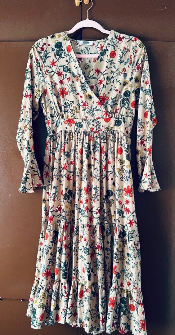 Floral Beige Dress (Category: Dresses) located in Mandaluyong City. Submitted by layntev (Listing ID 1294252285, Image 1). Description: Washed but never used .
