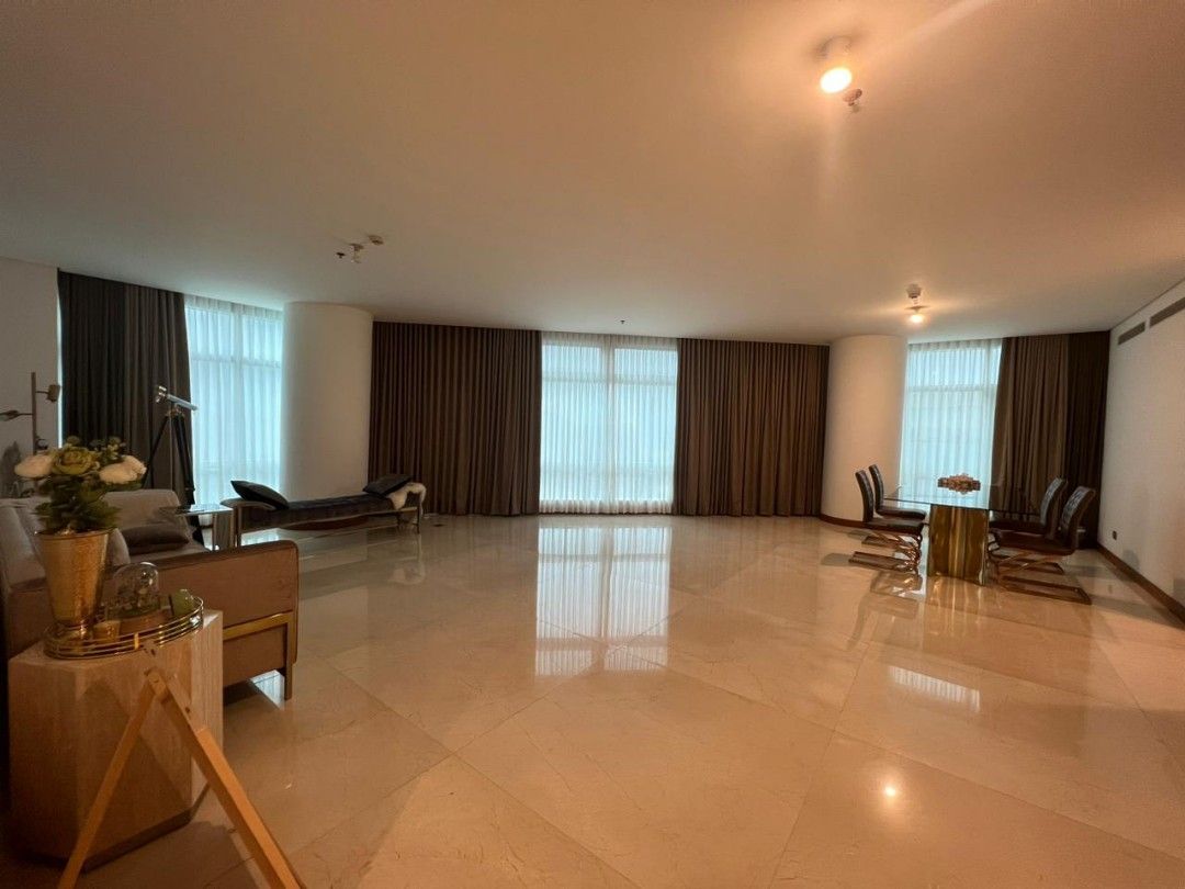 FOR SALE!! TWO ROXAS TRIANGLE (Category: Apartments & Condos) located in Muntinlupa City. Submitted by johann.ocampo (Listing ID 1294166752, Image 1). Description: FOR SALE!! Two Roxas Triangle -304 sqm -2 parking slots -midfloor -150M -with tenant Johann Ocampo 0917 817 34 53 27751.