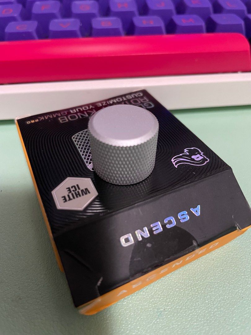 Glorious Rotary Knob white ice for gmmk pro (Category: Computer Keyboard) located in Pasig City. Submitted by kimstore_ (Listing ID 1294252265, Image 3). Description: Never used. Di pala kasya sa akko keyboard 😭.