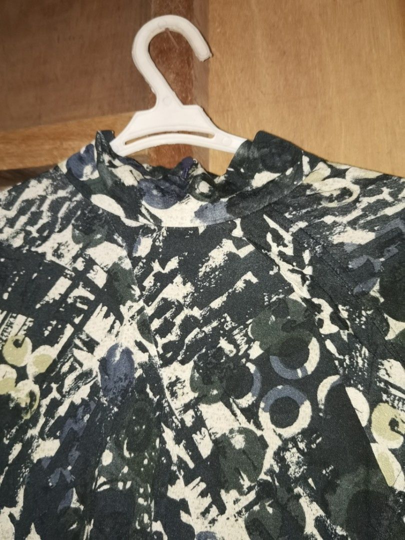 Graphic print office dress (Category: Dresses) located in Paranaque City. Submitted by plussizedec (Listing ID 1294192682, Image 2). Description: RFS:Decluttering Items are personal owned items. Used but not abused. Some don't fit anymore, others I have outgrown the style..