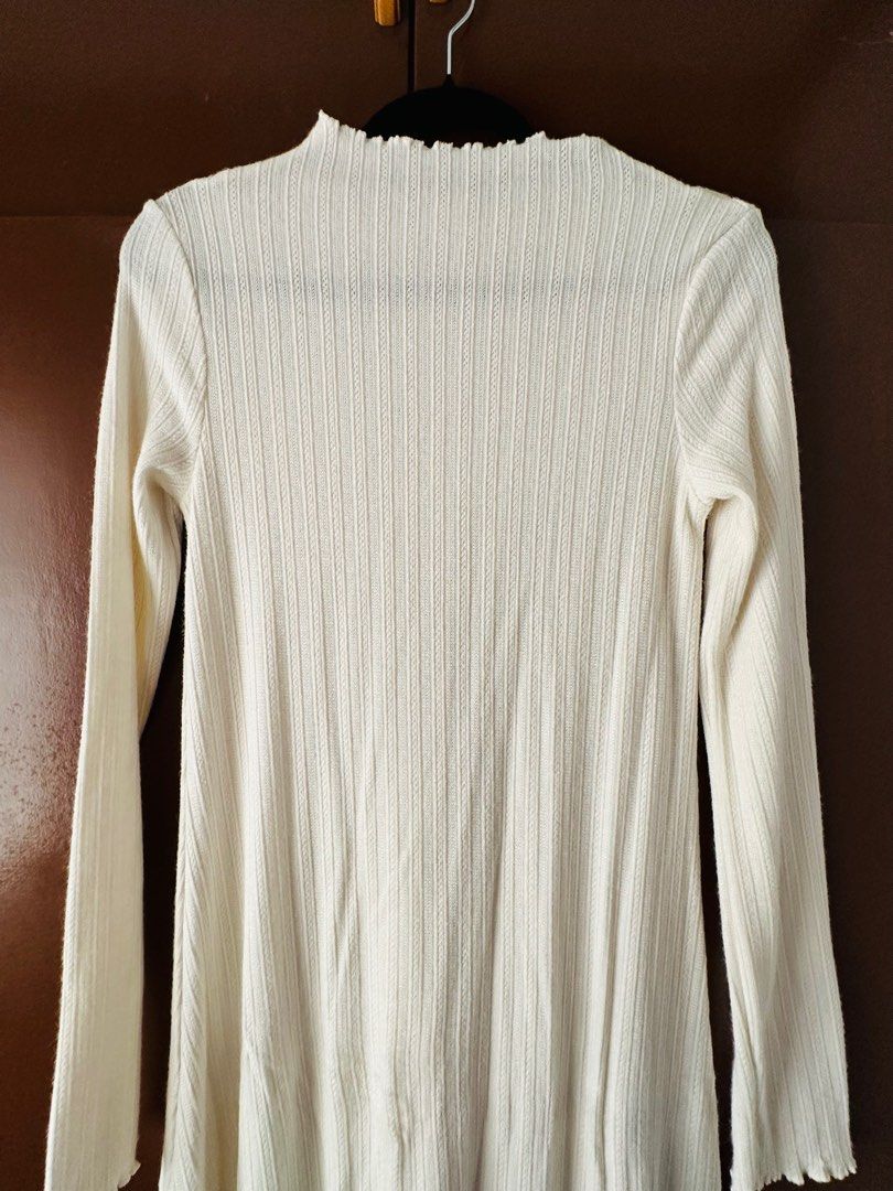Mango Longsleeves Knit Dress (Category: Dresses) located in Mandaluyong City. Submitted by layntev (Listing ID 1294253430, Image 2). Description: Washed but never used authentic bought from Mango App .