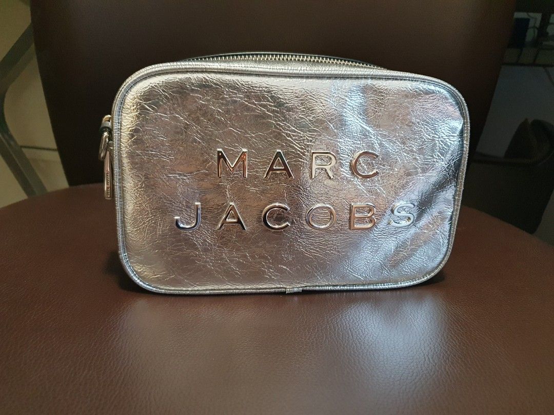 marc jacobs silver sling bag / pouch (authentic) marc jacobs signet flash camera shoulder handbag (Category: Bags & Wallets) located in Singapore. Submitted by notkikihere (Listing ID 1294194489, Image 1). Description: price negotiable ! shipping +$5 / fast deals free mailing :).