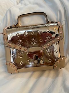 (Category: ) located in . Submitted by shopaholic_problem (Listing ID 1294109277, Image 1). Description: .