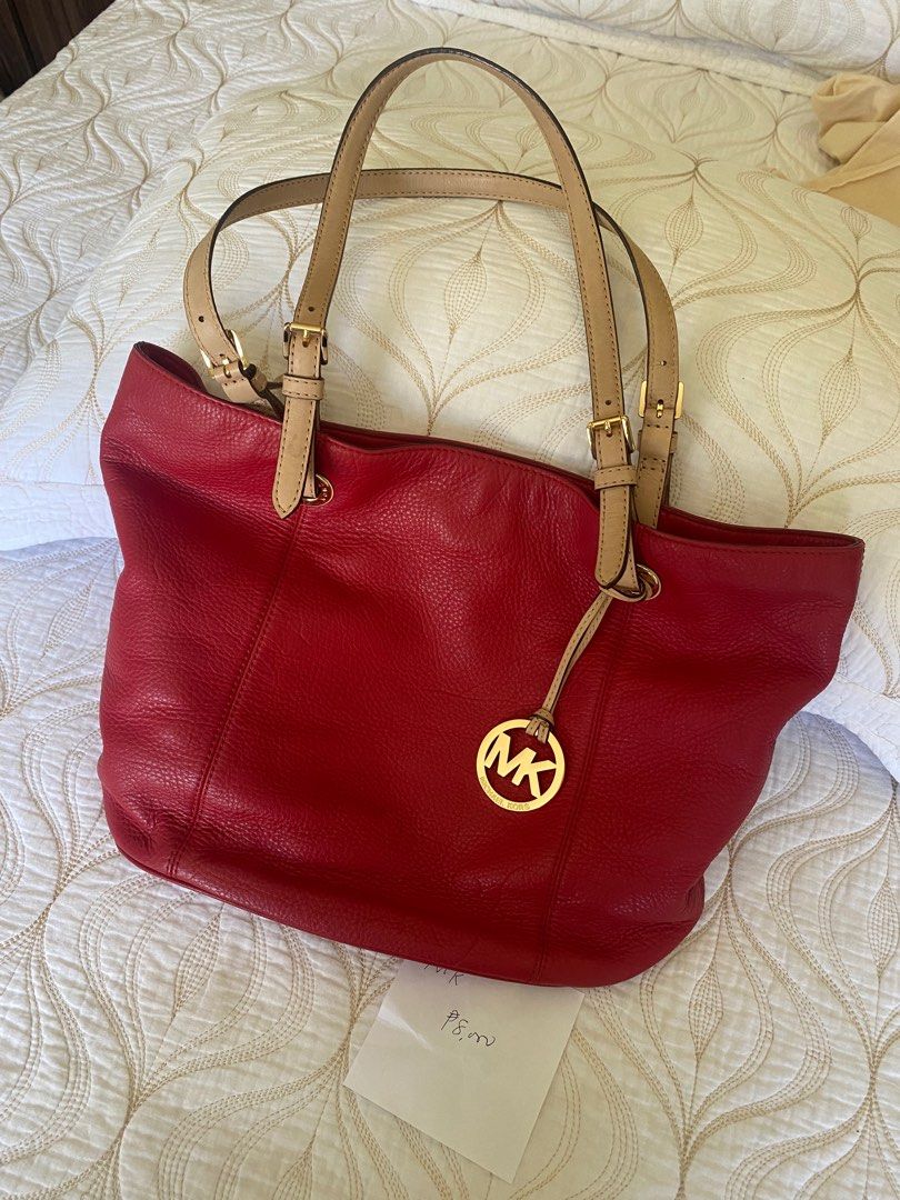 Michael Kors Jet Set Tote Bag (Category: Luxury Bags & Wallets) located in Paranaque City. Submitted by keslingweingart78 (Listing ID 1294153242, Image 1). Description: Bought it USA.