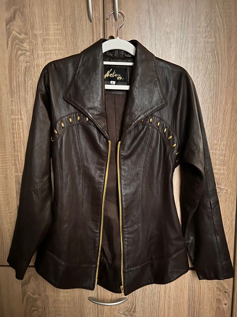 Neto women's leather jacket small (Category: Coats, Jackets and Outerwear) located in Quezon City. Submitted by vintagespektroom (Listing ID 1294138850, Image 3). Description: Neto Canada women’s leather top / jacket with golden metal accents chocolate brown color size 4 on tag, fits xs to small steam cleaned, no foul smell excellent condition if interested just message or call me 09171548596 Quezon city area Can ship at buyer's expense Mode of p
