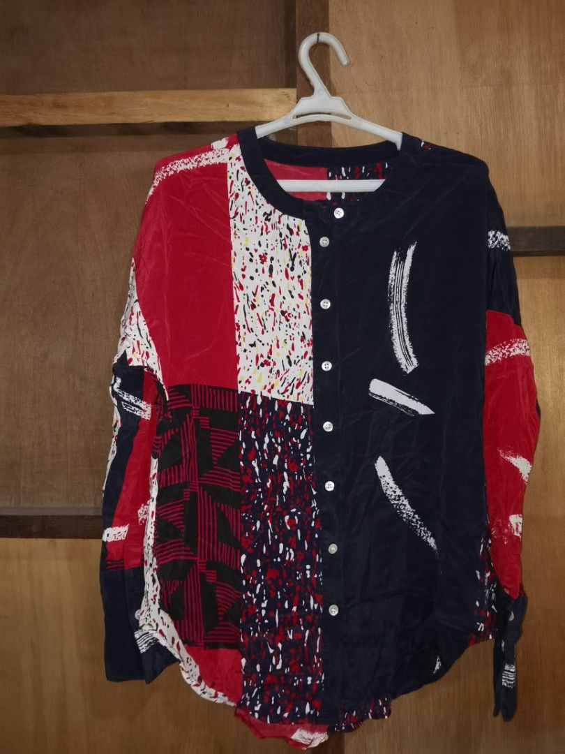 Office top Long sleeved graphic buttondown (Category: Longsleeves) located in Paranaque City. Submitted by plussizedec (Listing ID 1294191723, Image 1). Description: RFS:Decluttering Items are personal owned items. Used but not abused. Some don't fit anymore, others I have outgrown the style. Loose fit on body, will fit small to medium on arms.