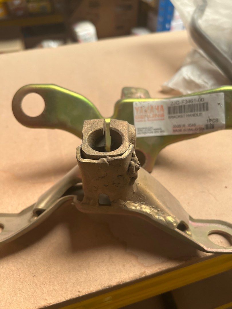 step bar bracket y100(ori)new old stock, Motorbikes on Carousell