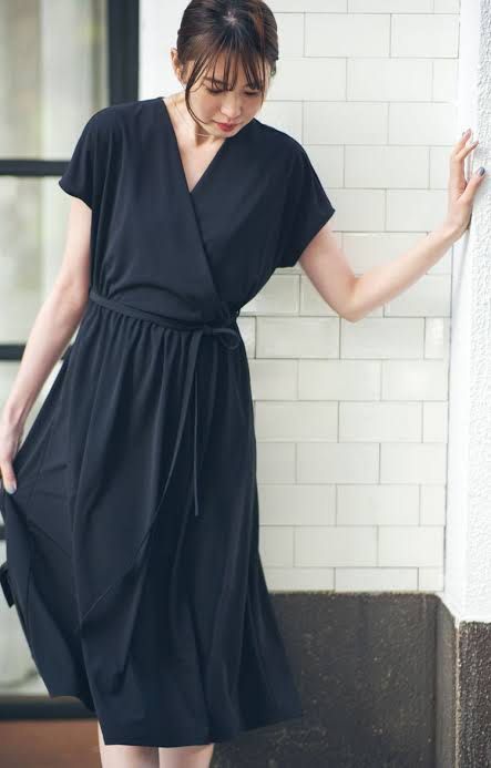 UNIQLO jersey wrap short sleeve dress Women s Fashion Dresses Sets Dresses on Carousell