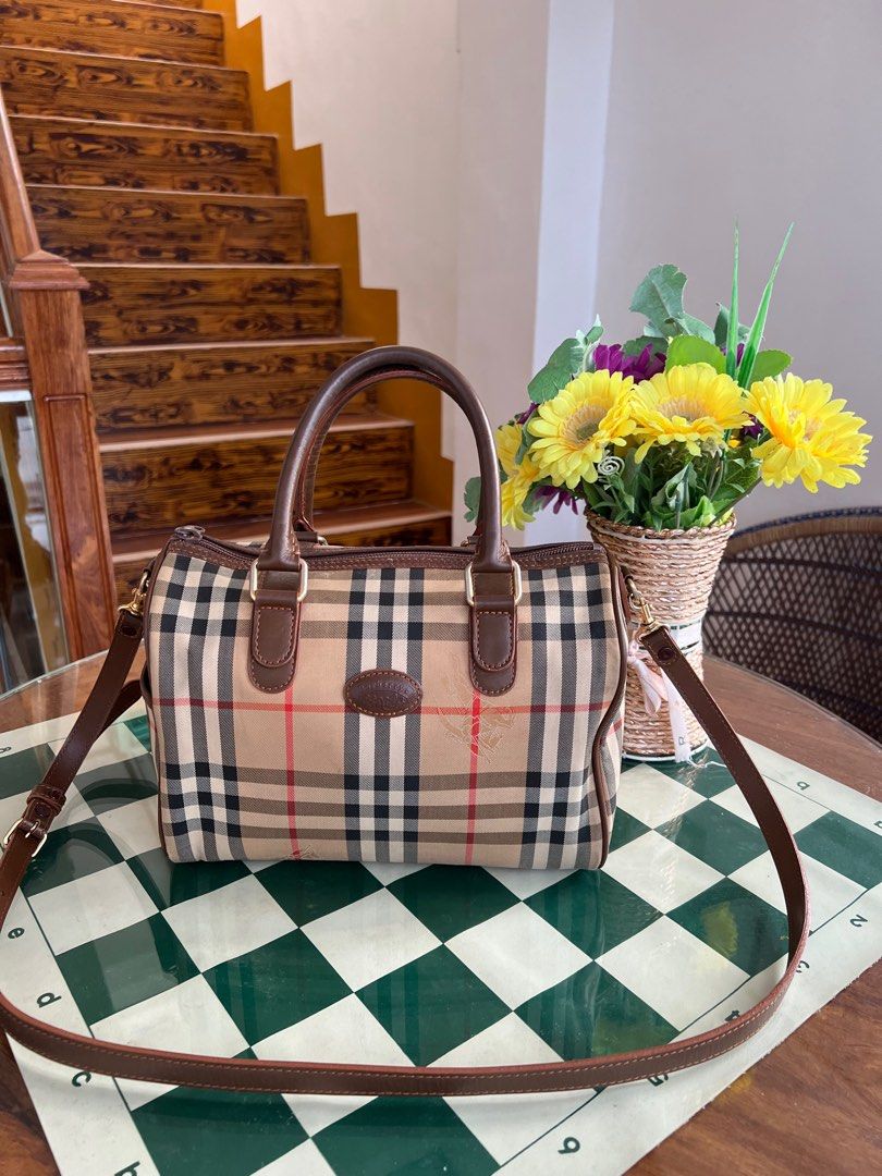 Burberry boston bag top