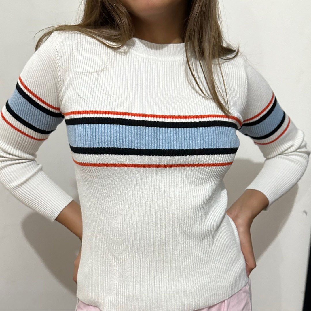 White Ribbed Longsleeves with Stripes (Category: Longsleeves) located in Manila. Submitted by bdgdeclutters (Listing ID 1294214177, Image 1). Description: Very thick fabric and very flattering Fits small to medium frames.